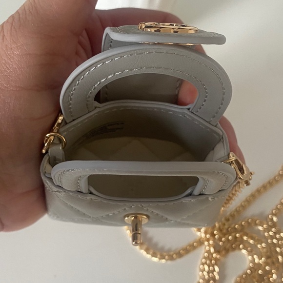 CHANEL Grey Mini Quilted Bag GWP VIP. - Picture 4 of 5